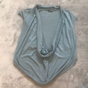 Light bluish gray top